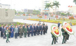 Tổng Bí thư Tô Lâm dâng hương, tưởng niệm các Anh hùng liệt sĩ tại Đài tưởng niệm TP Đà Nẵng
