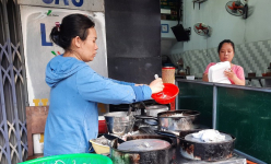 Đặc sản Khánh Hòa, một loại bánh quê ra phố Nha Trang, nhân làm bằng thứ gì mà đã ngon còn bổ dưỡng?