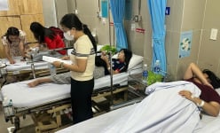 Đi chơi Đầm Sen, 37 người gặp sự cố nghi do ngộ độc thực phẩm