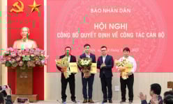 Báo Nhân Dân bổ nhiệm, tái bổ nhiệm 3 cán bộ, trao quyết định cho 27 cán bộ nghỉ hưu sớm, thôi việc