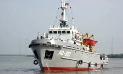 Tàu Hải quân cứu tàu cá bị nạn trên biển Hoàng Sa