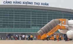Hành khách đánh nhân viên an ninh sân bay Thọ Xuân có thể bị cấm bay vĩnh viễn