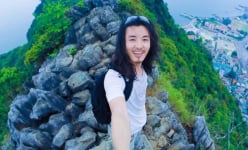 Chàng trai đạp xe xuyên Việt đưa thư cho người đã mất