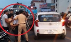 'Quái xế' kẹp 3, đâm CSGT rồi bỏ chạy để lại 2 'chiến hữu'