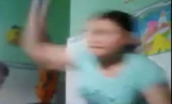 Xôn xao clip bảo mẫu đánh trẻ mầm non trong lúc cho ăn ở An Giang