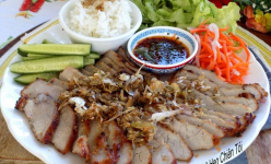 Nghỉ lễ, vào bếp làm thịt heo chiên tỏi cực kỳ trôi cơm