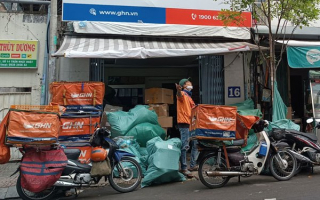 Quá tải giao hàng mùa Tết