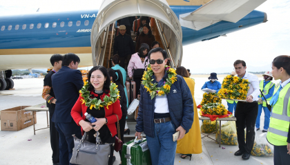 Điện Biên: Đón những hành khách đầu tiên trên chuyến bay Hà Nội - Điện Biên bằng Airbus A321