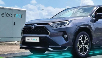 Toyota RAV4 PHEV chạy liên tục 1.950 km mà không cần sạc điện
