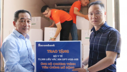 Sacombank ủng hộ 72.300 liều vắc-xin hướng tới trẻ em vùng núi