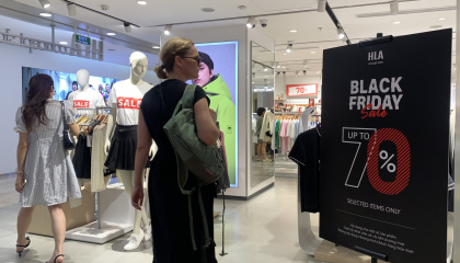 Choáng ngợp khuyến mãi khủng trước Black Friday, khách săn sale sớm vì 'nếu không mua thì hơi tiếc'