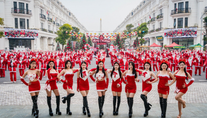 Danko City - Giáng sinh diệu kỳ với 300 ông già Noel 