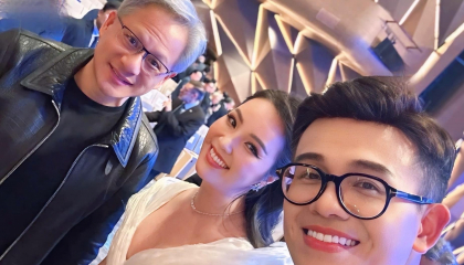 Trong đêm trao giải VinFuture 2024, tỷ phú Jensen Huang - CEO Nvidia nói một câu khiến Á hậu Thụy Vân 'rung rinh'