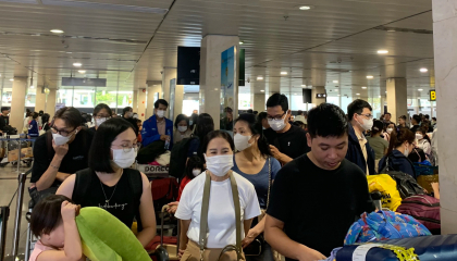 Cục Hàng không chỉ đạo hỗ trợ khách đi máy bay bị delay vì thời tiết xấu