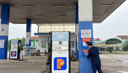 Kiểm tra 22 thương nhân, cửa hàng bán lẻ xăng dầu, Cục QLTT Quảng Bình yêu cầu không gây trở ngại, phiền hà