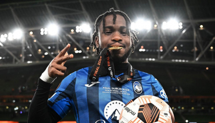 Lập hat-trick vào lưới Bayer Leverkusen, Lookman tạo nên nhiều kỳ tích