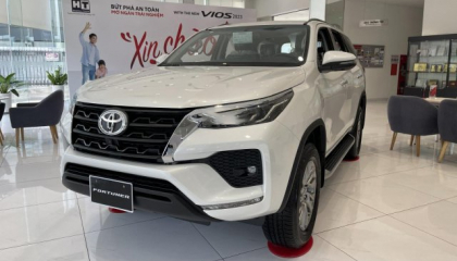 Giá xe Toyota Fortuner lăn bánh tháng 6/2024: Giảm bởi áp lực của Ford Everest