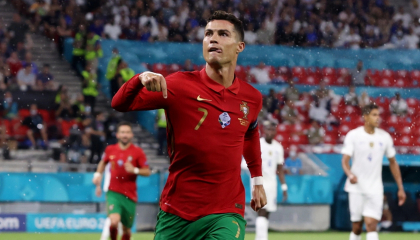 6 VCK EURO của Ronaldo: Đã đến lúc CR7 nhường sân khấu cho lớp trẻ