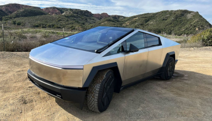 Tesla triệu hồi toàn bộ xe Cybertruck