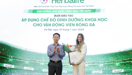 Chuyên gia dinh dưỡng của Herbalife mang kiến thức chuyên sâu tới bóng đá Việt