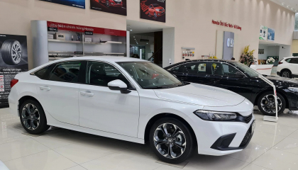 Giá xe Honda Civic lăn bánh tháng 7/2024: Đua giảm giá với xe lắp ráp Mazda 3, KIA K3