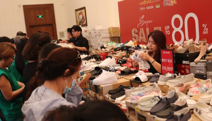 Gucci, Burberry, Polo, Vesace, Adidas… giảm giá tới 80% dịp lễ 2/9 tại TP.HCM