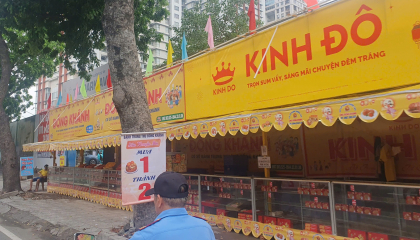 Bánh trung thu “mua 1 thành 4” khắp Sài Gòn, vì sao Như Lan, Kinh Đô, Kido không thấy giảm?