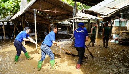 Vinamilk tiếp tục hỗ trợ người dân ổn định đời sống tại các vùng bão lũ