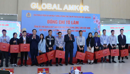 Tổng Bí thư Tô Lâm tặng quà, chúc Tết công nhân lao động Bắc Ninh và Công ty Amkor Việt Nam