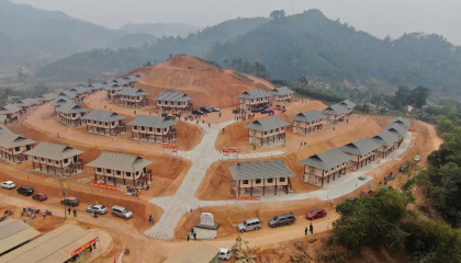 Bàn giao 35 căn nhà cho các hộ dân thôn Át Thượng bị ảnh hưởng do bão Yagi