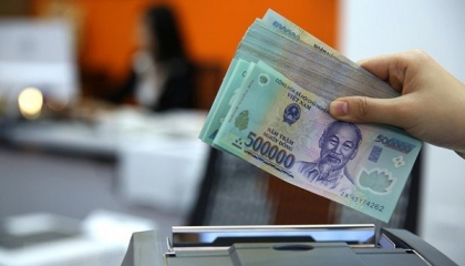 Lãi suất ngân hàng cao nhất hôm nay 25/2: Eximbank điều chỉnh lãi suất, điều gì đáng chú ý?