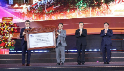 Hàng nghìn người dự lễ đón bằng UNESCO và khai Hội Vía Bà Chúa Xứ núi Sam năm 2025