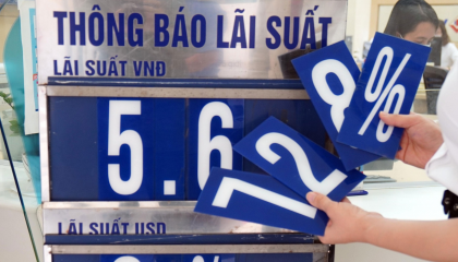 Ngân hàng “cân não” trước áp lực kép, NHNN tung 62.000 tỷ đồng hỗ trợ