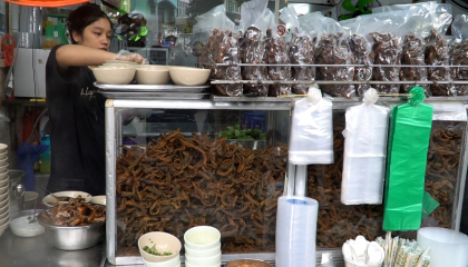 Bí ẩn quán lươn hơn 40 năm tuổi ở phố cổ: Từng “độc nhất vô nhị” tại Hà Nội, nay được Michelin gọi tên