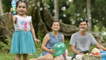 “Nằm lòng” cẩm nang nuôi con hiện đại của gia đình Friso