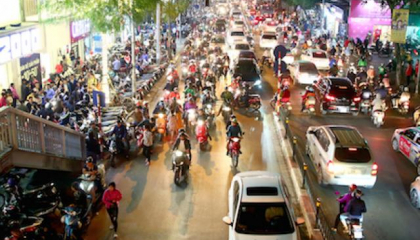 Ảnh: Ùn ùn xuống phố giữa đêm lạnh mua hàng giảm giá Black Friday
