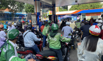 Grab công bố phụ thu phí dịch vụ Tết