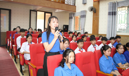 Lai Châu: Chủ tịch UBND huyện Than Uyên đối thoại với thanh thiếu niên