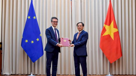 Trao công hàm cho EU thông báo quyết định phê chuẩn EVFTA và EVIPA