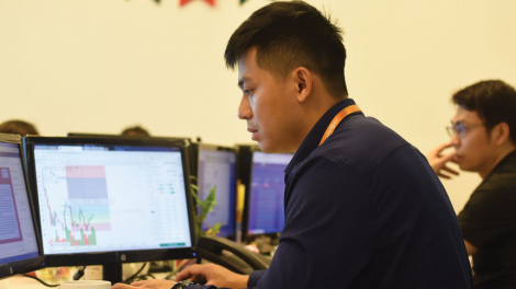 Thị trường chứng khoán 3/6 chưa vội điều chỉnh, HDB vẫn tăng nóng
