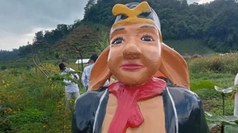 Hết Elsa, tượng Nữ thần tự do, lại đến thầy trò Đường Tăng phiên bản lỗi 'lạc lối' giữa đồi chè ở Sơn La
