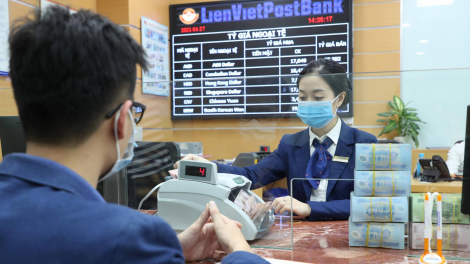 Nhiều lãnh đạo cấp cao LienVietPostBank đăng ký mua mạnh cổ phiếu LPB