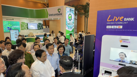 Thủ tướng Chính phủ trải nghiệm LiveBank, Voice pay của TPBank tại sự kiện số ngành Ngân hàng