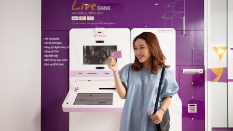 Những cú “chạm” xóa tan sự chờ đợi ở LiveBank 24/7