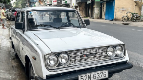 Hàng hiếm Toyota Corona đời cổ của dân chơi Sài thành