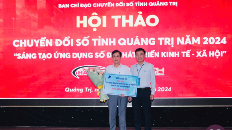 VNPT Quảng Trị trao tặng 130 Smartphone cho hộ nghèo