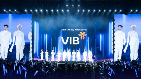 “VIB dẫn đầu xu thế thẻ” trở thành fanchant trong concert Anh Trai “Say Hi”