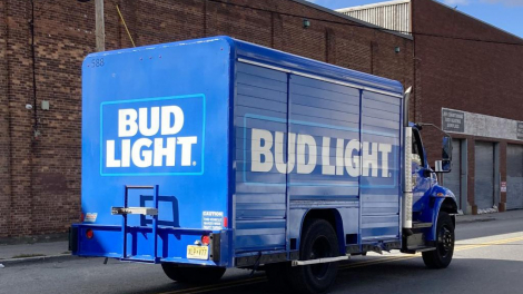 Khủng hoảng của Bud Light chưa buông tha 'Vua bia'