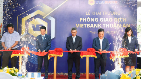 Vietbank và “cú đúp” trong ngày khai trương Điểm Giao dịch thứ 119 – Phòng Giao dịch Thuận An