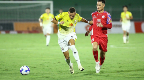 CLB Bình Định 'vá' hàng thủ bằng trung vệ Colombia cao 2m?